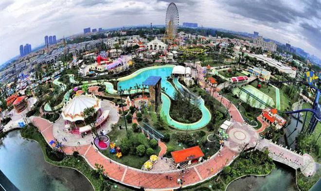 开云 开云体育APP6000余亩超级大盘上的动物王国：中西部乐园仰望之作(图2)
